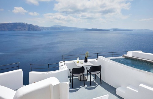 Oia Villa | (w) Deluxe 1 Bedroom Cave Villa | Outdoor Hot Tub | Santorini