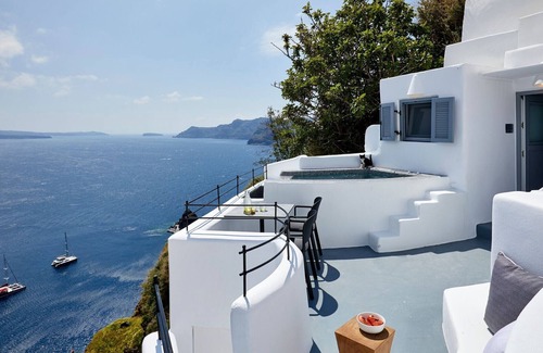 Oia Villa | (w) Deluxe 1 Bedroom Cave Villa | Outdoor Hot Tub | Santorini