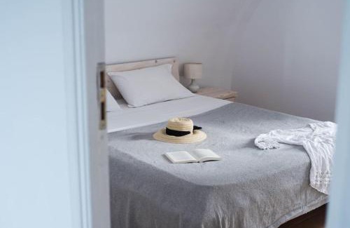 Kamari Apartment | White Wave Villa, 3min walk from beach