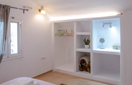 Kamari Apartment | White Wave Villa, 3min walk from beach