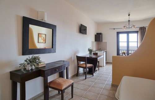 Votsi Apartment | Yalis Hotel