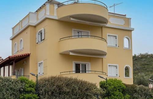 Palaia Fokaia Apartment | Yellow house