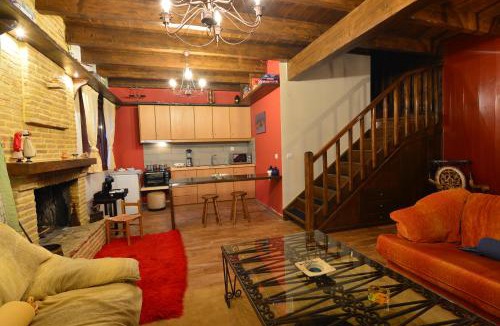 Mesaia Trikala House | Γήλοφος