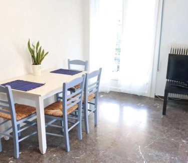 Nea Smirni House | Γωνιακό φωτεινό δωμάτιο