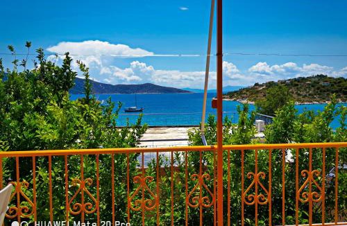 Salamis Apartment | Ξένιος Ζευς Ηλιακτής. Χώρος Χαλάρωσης & Ξεκούρασης