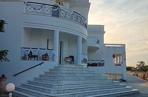 Thermi Villa | Πολυτελής βίλα στην περιοχή αεροδρομίου Θεσσαλονίκης με εσωτερική πισίνα