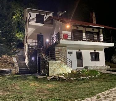 Kalivia Filaktis House | Το σαλέ της λίμνης