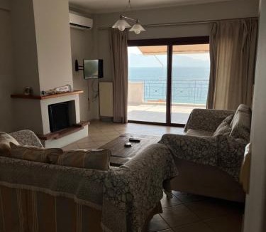 Menidion House | Όμορφο διαμέρισμα με εκπληκτική θέα