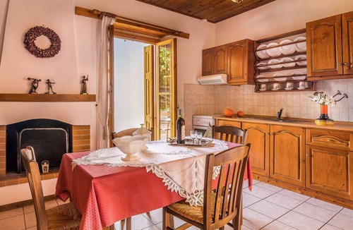 Megala Chorafia Villa | 1-Bedroom Villa Manos With Common Pool