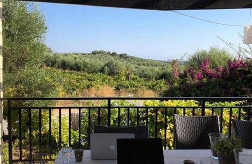 Loutra Villa | 100 m² Villa ∙ 3 bedrooms ∙ 6 guests