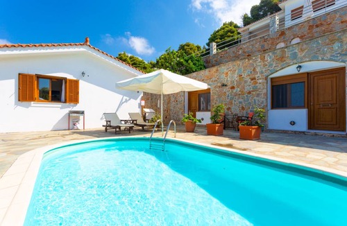 Glossa Villa | 100 m² Villa ∙ 4 bedrooms ∙ 8 guests