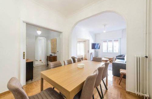 Platia Viktorias Apartment | 105 m² Apartment ∙ 3 bedrooms ∙ 14 guests
