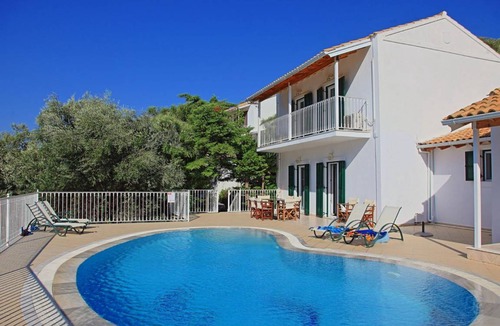 Apraos Villa | 110 m² Villa ∙ 4 bedrooms ∙ 9 guests