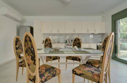 Plomari House | 111 m² House ∙ 3 bedrooms ∙ 7 guests