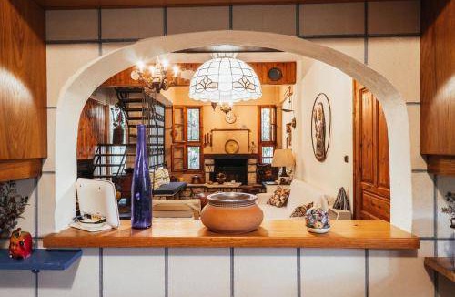 Monastiraki House | 120 m² House ∙ 3 bedrooms ∙ 8 guests