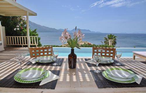 Pogonia Villa | 120 m² Villa ∙ 4 bedrooms ∙ 8 guests
