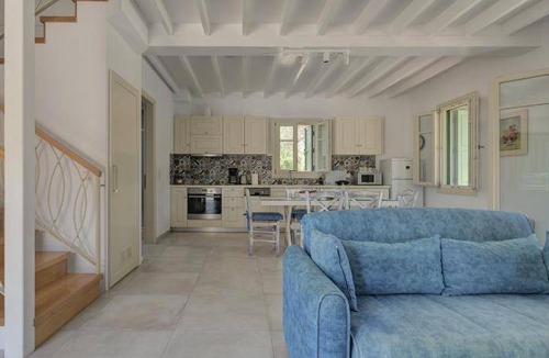 Plomari Villa | 127 m² Villa ∙ 3 bedrooms ∙ 7 guests