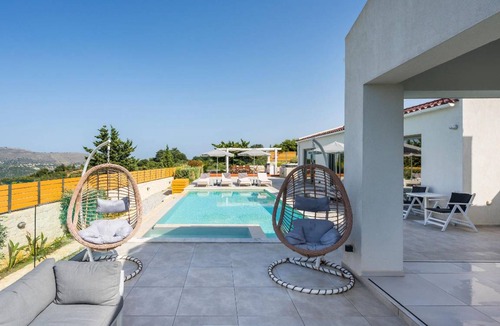 Champatha House | 130 m² House ∙ 3 bedrooms ∙ 8 guests