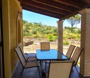 Pelekas Villa | 140 m² Villa ∙ 2 bedrooms ∙ 6 guests