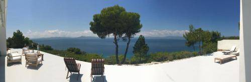 Limni Vouliagmenis Villa | 145 m² Villa ∙ 4 bedrooms ∙ 8 guests