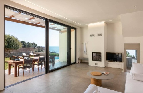 Pefkos House | 150 m² House ∙ 3 bedrooms ∙ 7 guests