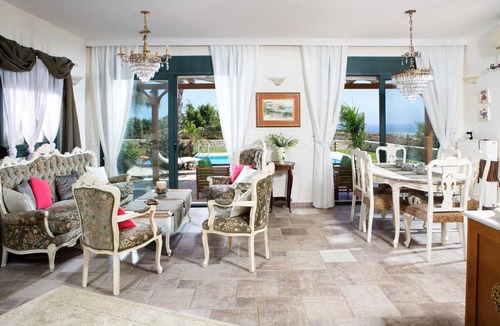 Old Hersonissos House | 150 m² House ∙ 3 bedrooms ∙ 6 guests