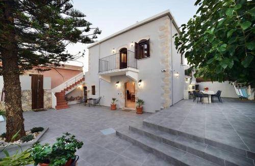 Tzitzifes Villa | 160 m² Villa ∙ 4 bedrooms ∙ 8 guests