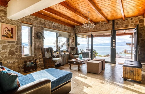 Kamena Vourla Villa | 165 m² Villa ∙ 4 bedrooms ∙ 10 guests