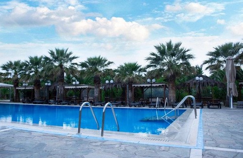 Saronikos Villa | 1650 m² Villa ∙ 21 bedrooms ∙ 40 guests