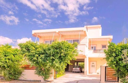 Ierapetra House | 170 m² House ∙ 3 bedrooms ∙ 6 guests