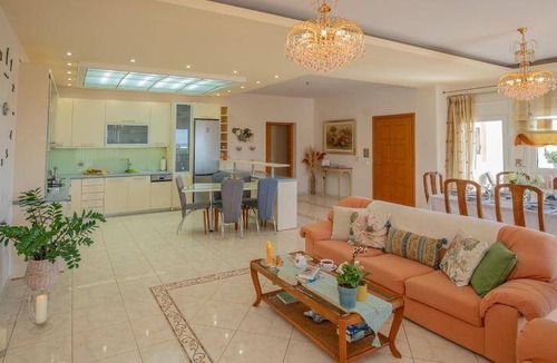 Ierapetra House | 170 m² House ∙ 3 bedrooms ∙ 6 guests