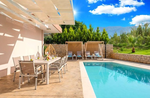 Kavros House | 180 m² House ∙ 3 bedrooms ∙ 12 guests