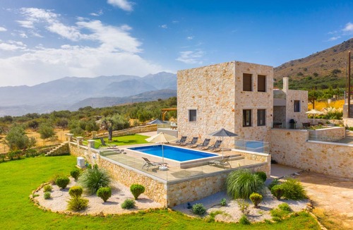 Megala Chorafia Villa | 190 m² Villa ∙ 4 bedrooms ∙ 8 guests