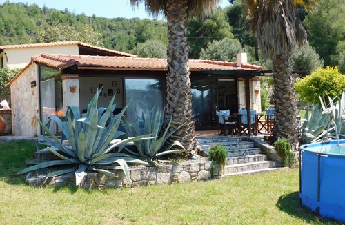 Nea Skioni House | 2-bedroom bungalow in an idyllic olive grove