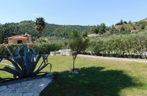Nea Skioni House | 2-bedroom bungalow in an idyllic olive grove