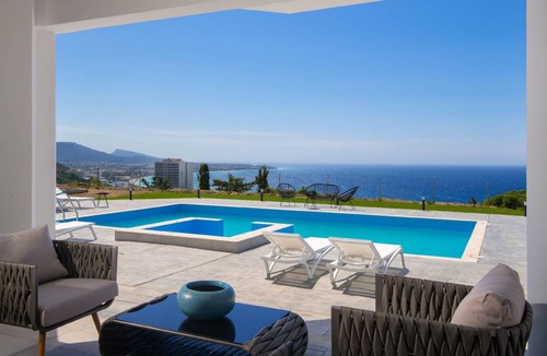 Ixia House | 200 m² House ∙ 5 bedrooms ∙ 12 guests
