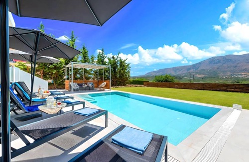 Asprouliani House | 200 m² House ∙ 5 bedrooms ∙ 12 guests