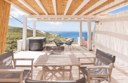 Faros Armenistis Resort | 200 m² Resort ∙ 4 bedrooms ∙ 11 guests