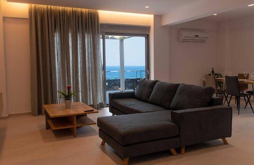 Vlichada Resort | 200 m² Resort ∙ 3 bedrooms ∙ 6 guests