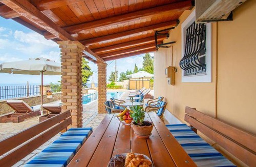 Xirokastello Villa | 200 m² Villa ∙ 3 bedrooms ∙ 8 guests