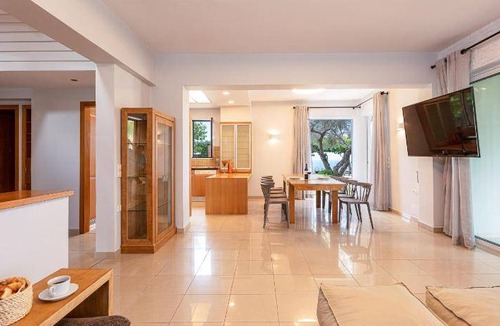 Somatas Villa | 200 m² Villa ∙ 5 bedrooms ∙ 14 guests