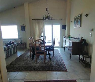 Paralia Porovitsis House | 210 m² House ∙ 1 bedroom ∙ 6 guests