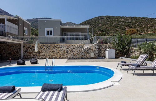 Vlichada House | 216 m² House ∙ 4 bedrooms ∙ 9 guests