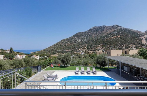 Vlichada House | 216 m² House ∙ 4 bedrooms ∙ 9 guests