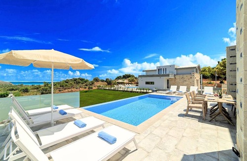 Mathes House | 220 m² House ∙ 5 bedrooms ∙ 15 guests