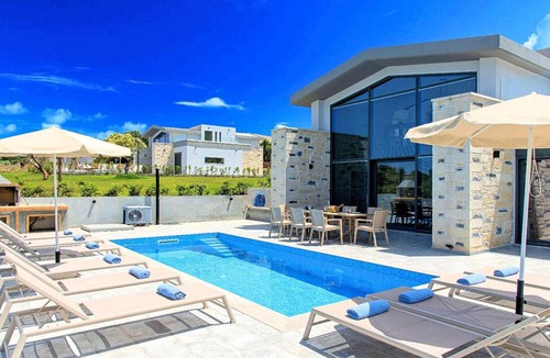 Mathes House | 220 m² House ∙ 5 bedrooms ∙ 15 guests