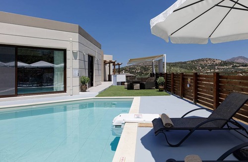 Perama Villa | 235 m² Villa ∙ 5 bedrooms ∙ 12 guests