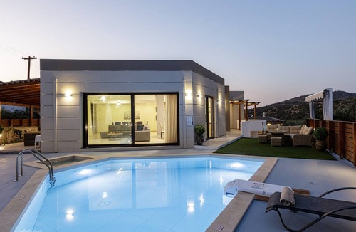 Perama Villa | 235 m² Villa ∙ 5 bedrooms ∙ 12 guests
