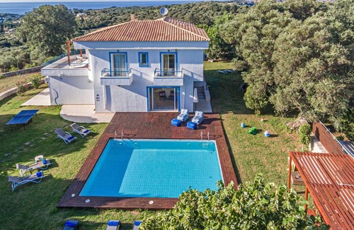 Episkopi Villa | 245 m² Villa ∙ 5 bedrooms ∙ 11 guests