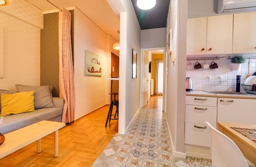 Mousio Apartment | 25 Guests: 3 Apts, Near Metro!